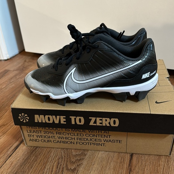 Nike Youth Baseball Cleats - Picture 4 of 5